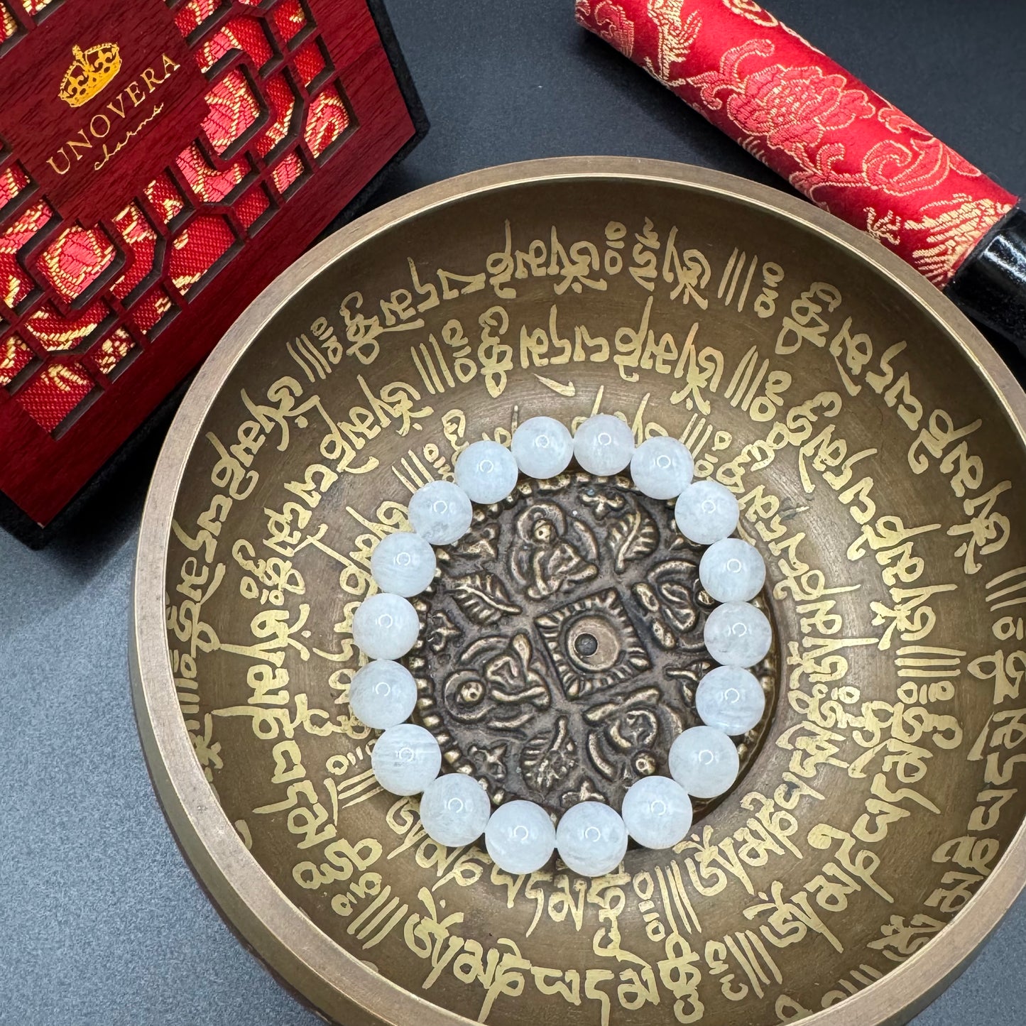 2026 Pantone Moonstone for Relieve Stress-Safeguard-Sharpens Intuition